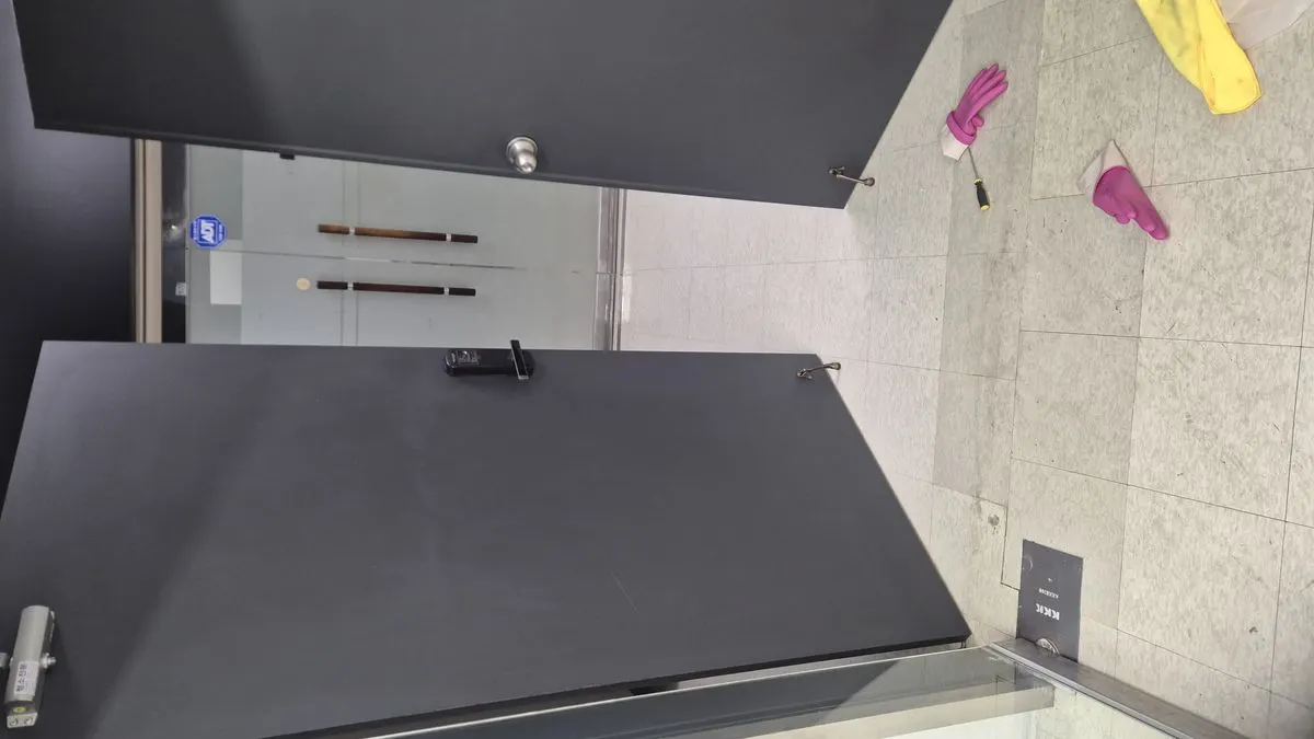 끈끈이 접착제 복도 청소 후