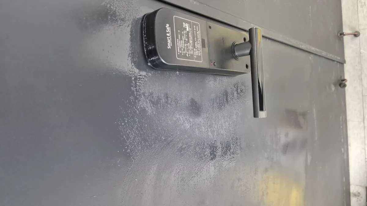 끈끈이 접착제  작업 진행