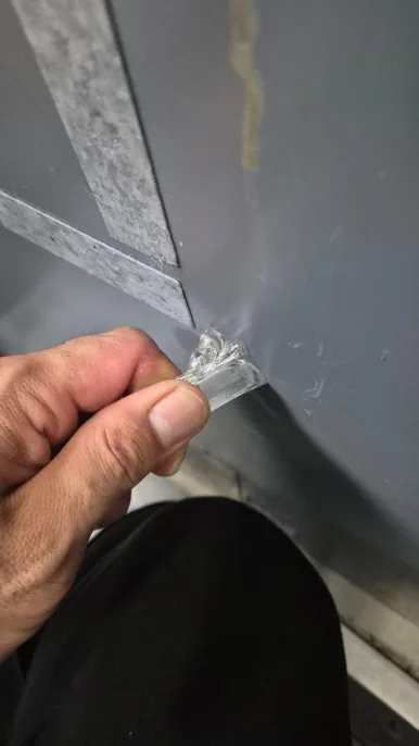 끈끈이 접착제  작업 중