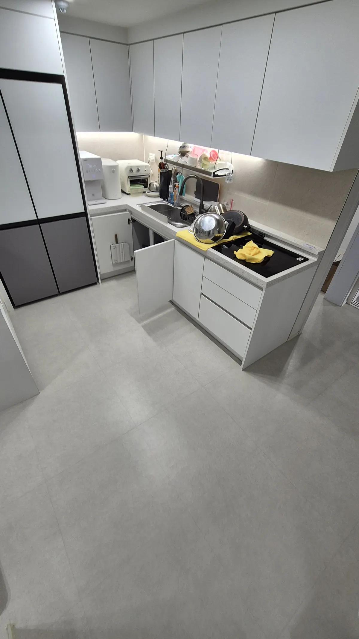 아파트 주방 역류 청소 후 바닥 깨끗