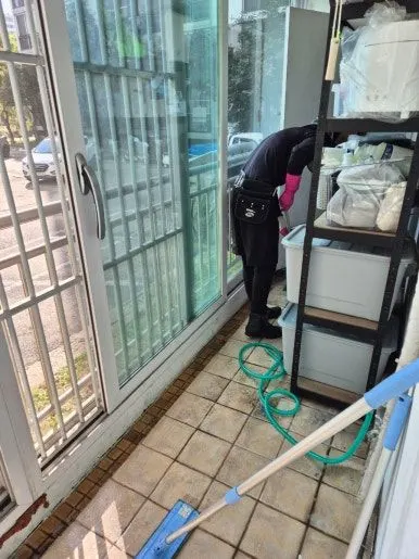 역류 오수 베란다 청소 전