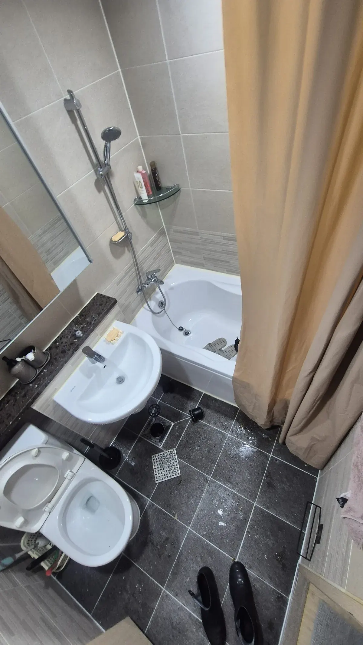 변기역류 청소 - 욕실 전체 역류 현장 1