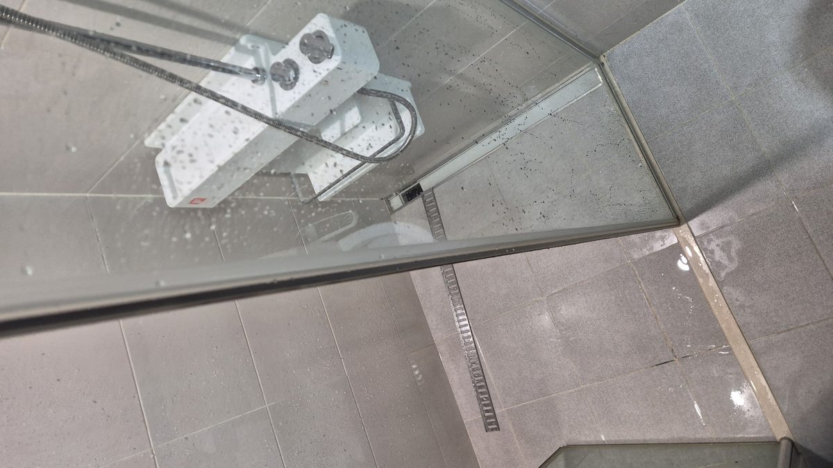 역류 살균청소 완료 - 샤워부스 구역