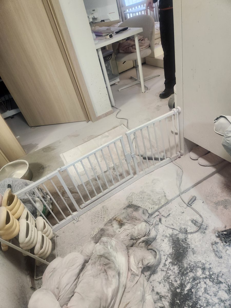 소화기 분말 오염된 실내 모습