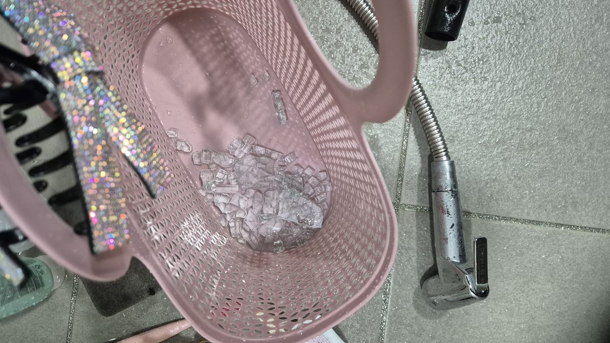 샤워부스 유리파손 - 파편 수거 바구니