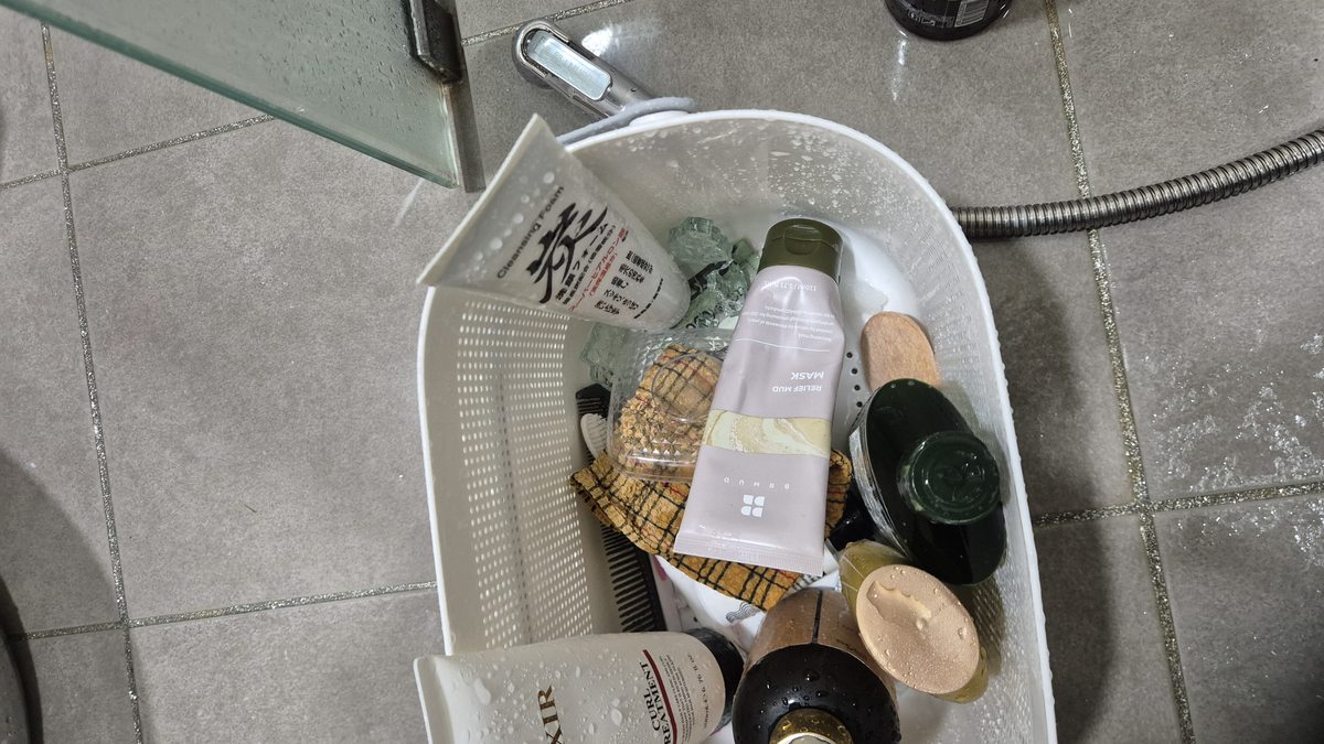 샤워부스 유리파손 - 욕실 용품 분리 이동