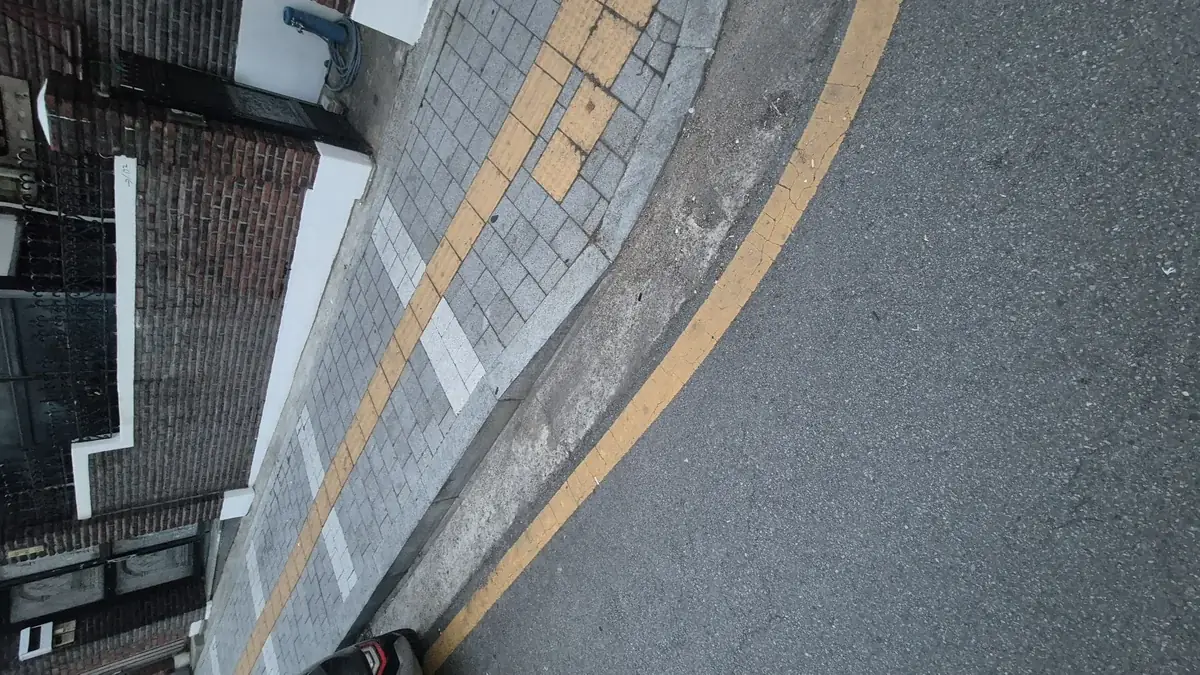 이사 후 깨끗한 골목·도로·연석 — 폐기물 처리 후 정리 완료 실제 현장
