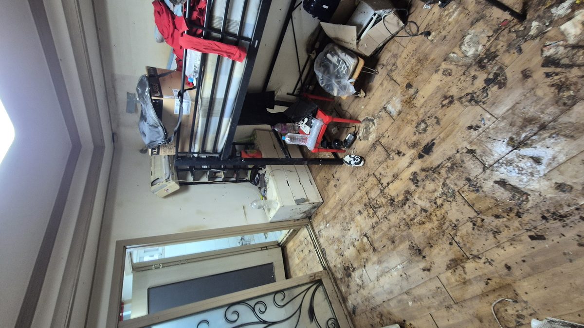 쓰레기집 방 청소 전