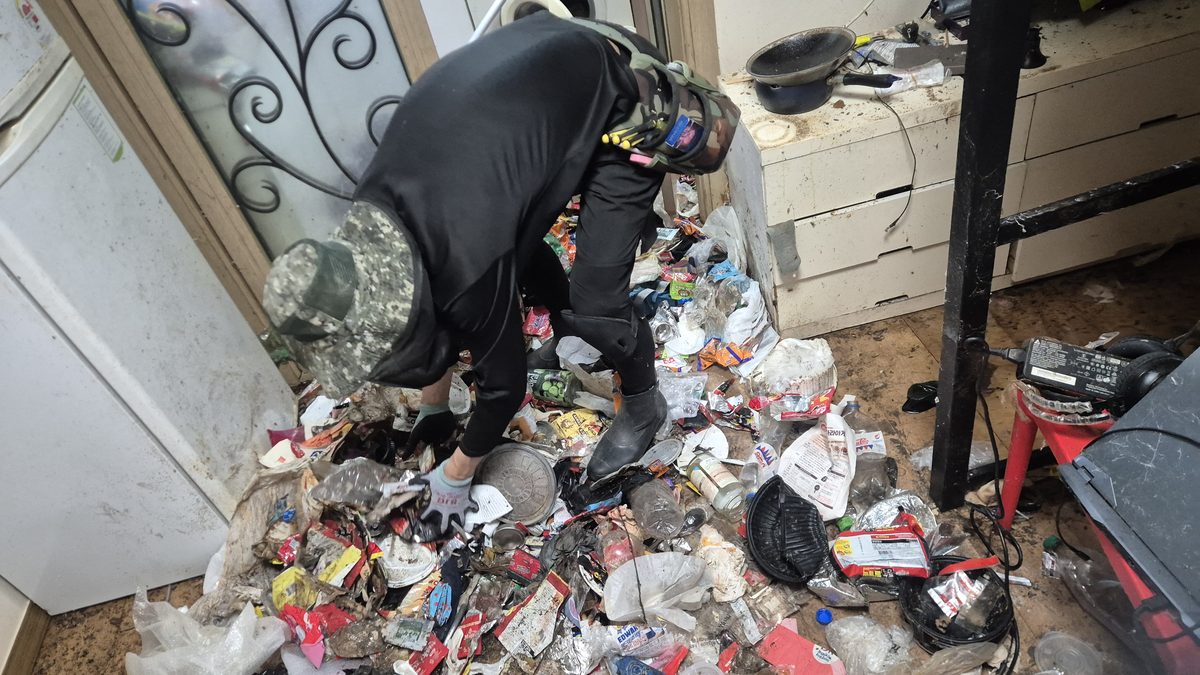 쓰레기집 청소 - 폐기물 분리 작업 1