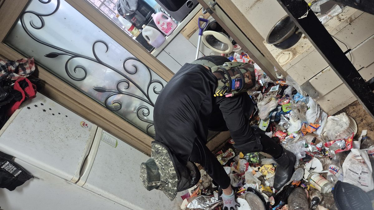 쓰레기집 청소 - 폐기물 분리 작업 2