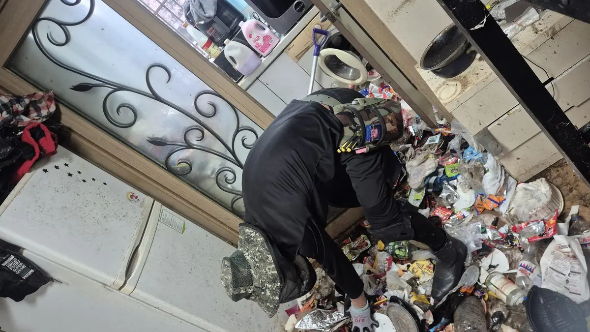 쓰레기집 청소 - 폐기물 분리 작업 2