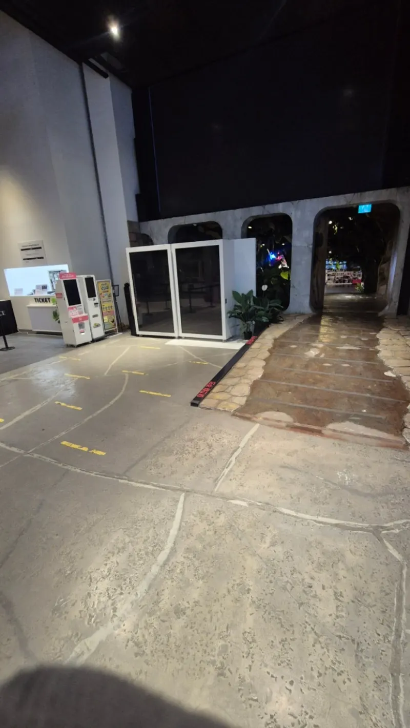 긴급청소 완료 후 깨끗한 바닥