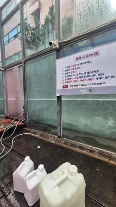 유리 선룸 백화현상 오염 — 유리·프레임에 생긴 백화 얼룩 작업 전