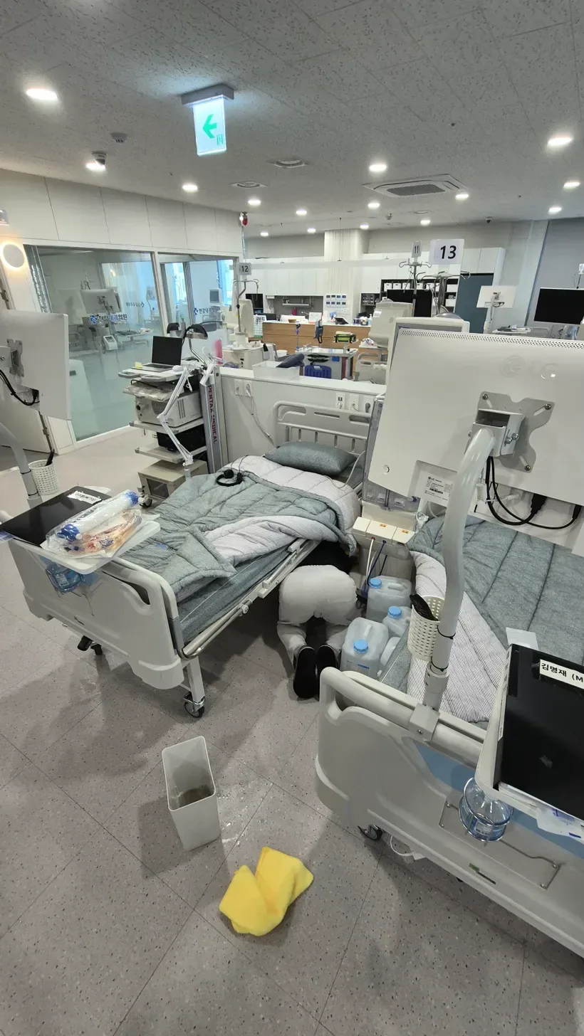 병원 투석실 작업자 침대 아래 세정