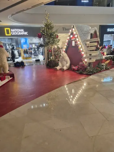 스타필드 크리스마스 행사장 바닥 오염