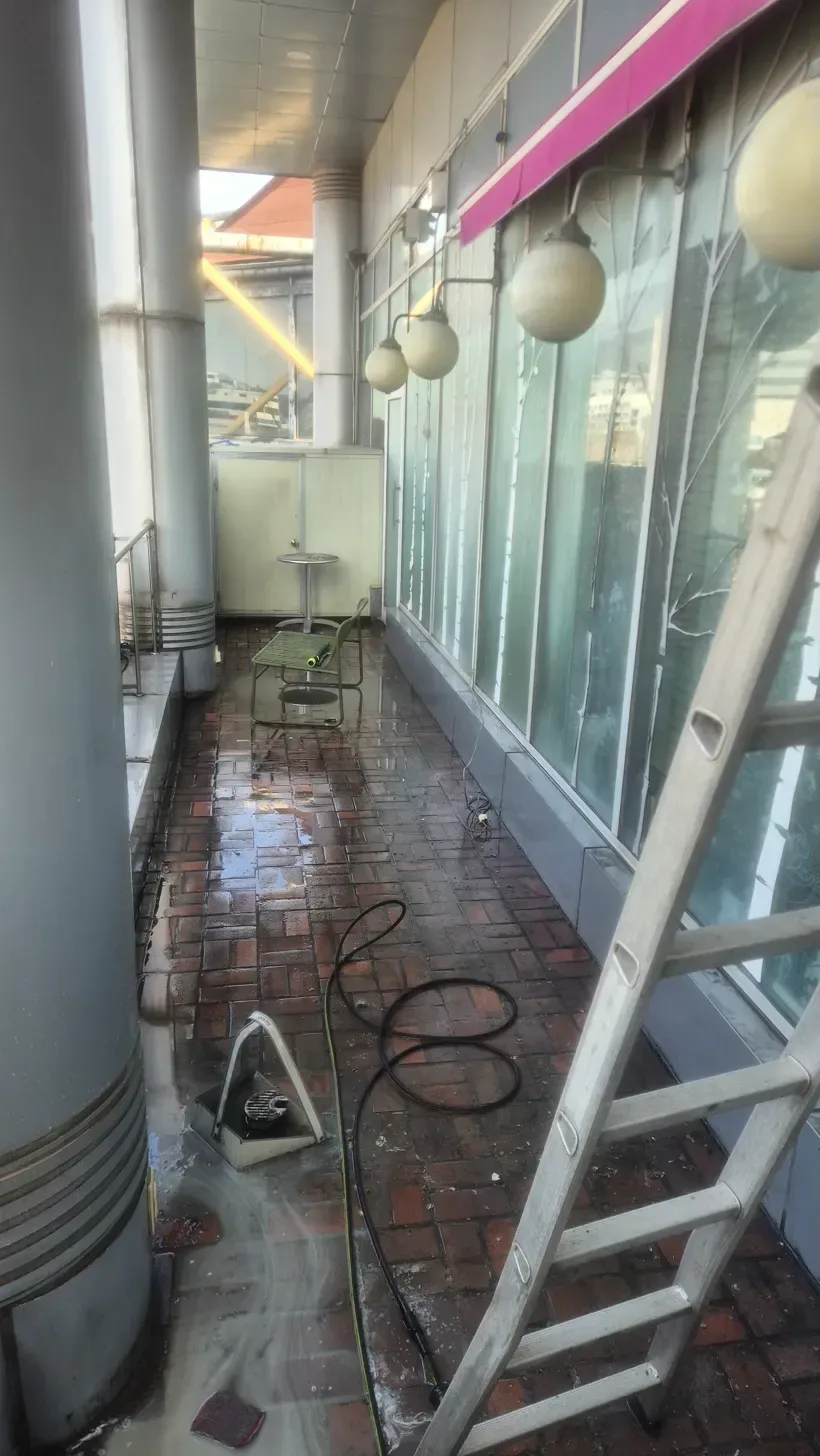 대학로 베란다 장비+깨끗한 벽돌