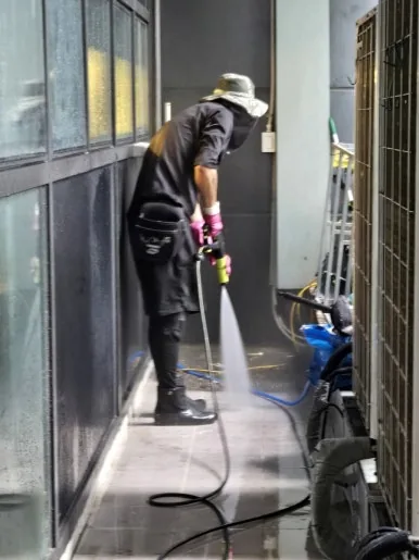 건물 외벽 고압세정 작업