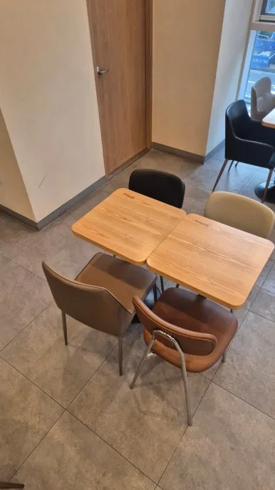 소화기분말 청소 후 카페 바닥 전체 깨끗