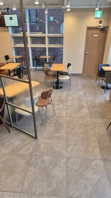 소화기분말 청소 후 카페 소파석 깨끗