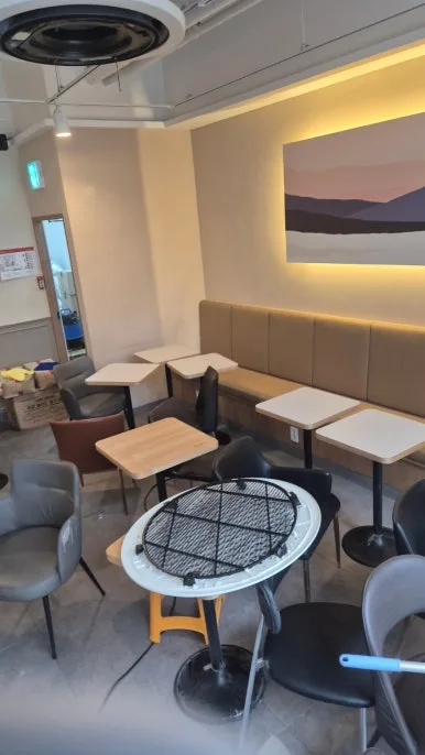 소화기분말 카페 부스석 작업 전 분말 오염