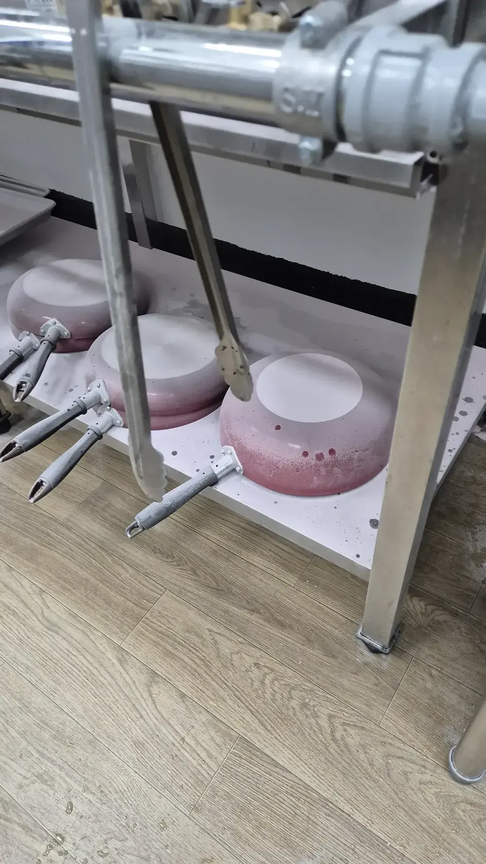 소화기분말 음식점 주방 그릇 분말 오염 작업 전