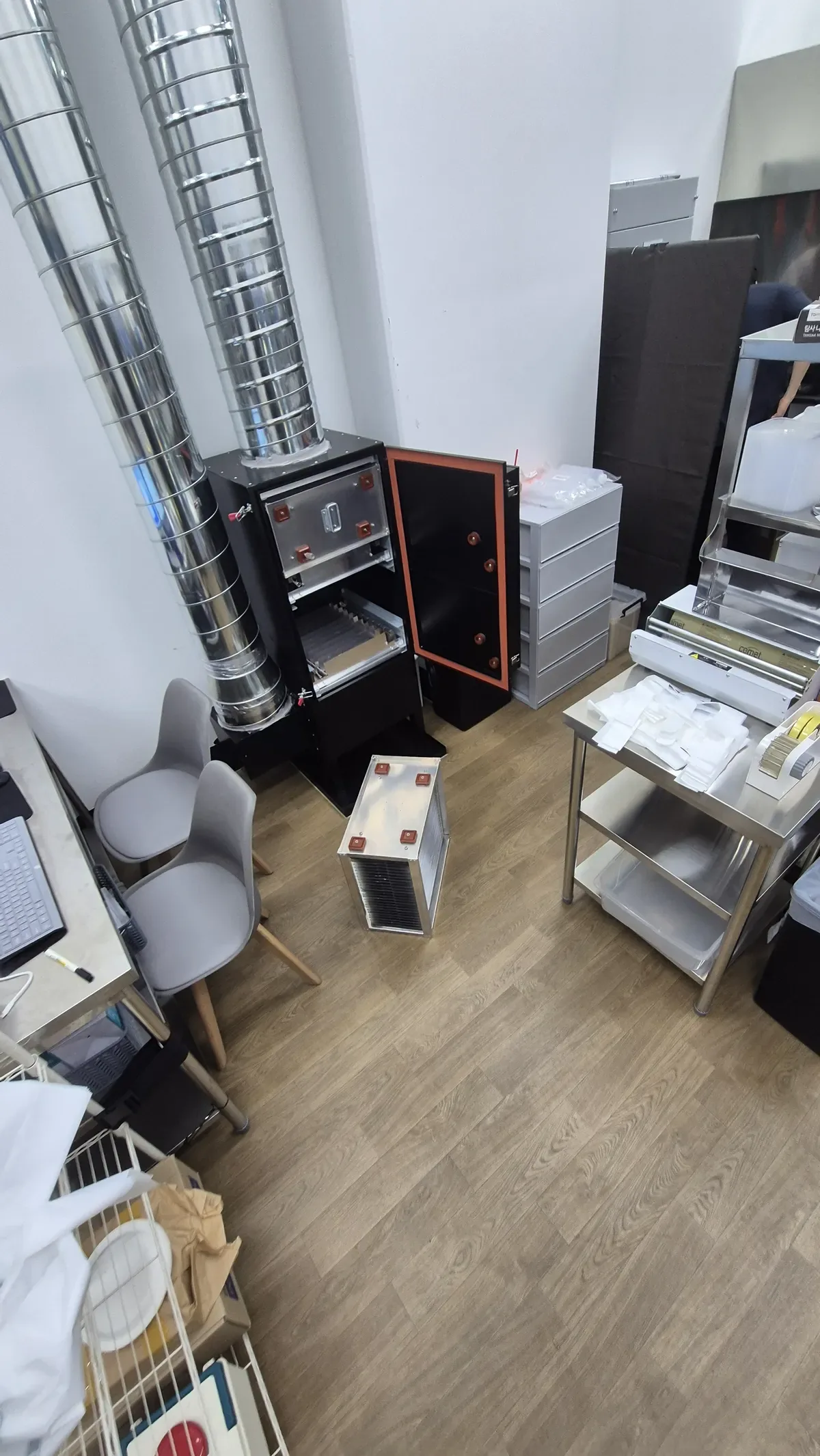 소화기분말 청소 후 음식점 화덕 오븐 구역 깨끗