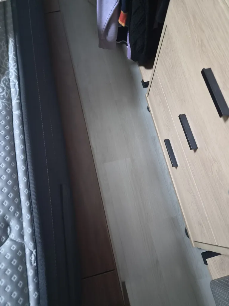 토사물 처리 후 깨끗한 바닥 — 세정과 탈취를 마친 결과 | 수도권 24시 청소