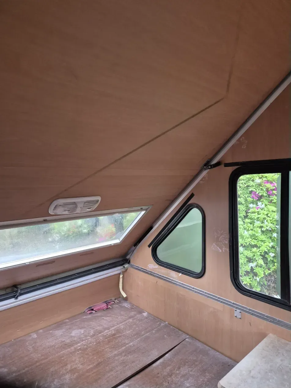 남양주 카라반 화재청소 침대단 하부 판넬 분리 세정전