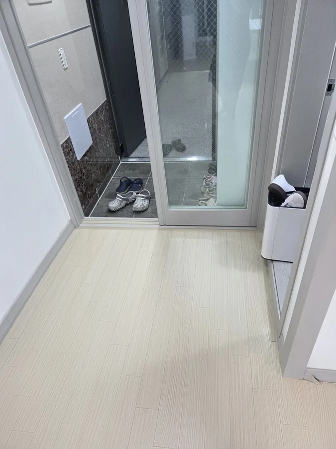 화재청소 후 깨끗한 현관