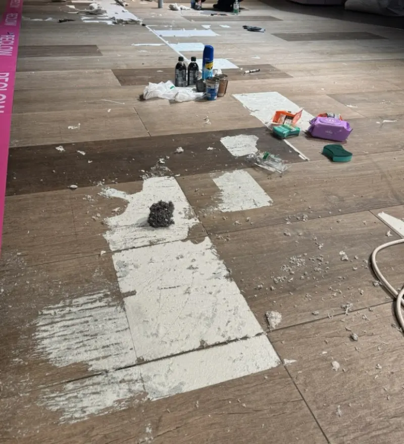 바닥 끈끈이 오염