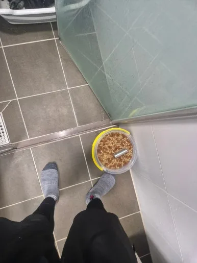 안양 화장실 바닥 유리 수거 완료