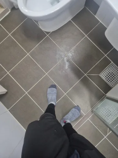 안양 아파트 화장실 어항 유리 파편 수거 완료