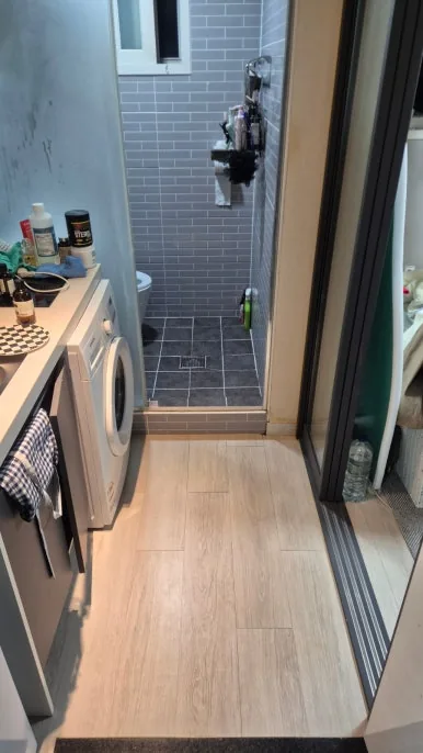 깨진유리 수거 완료 바닥