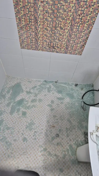 연수구 샤워 구역 바닥 강화유리 파편