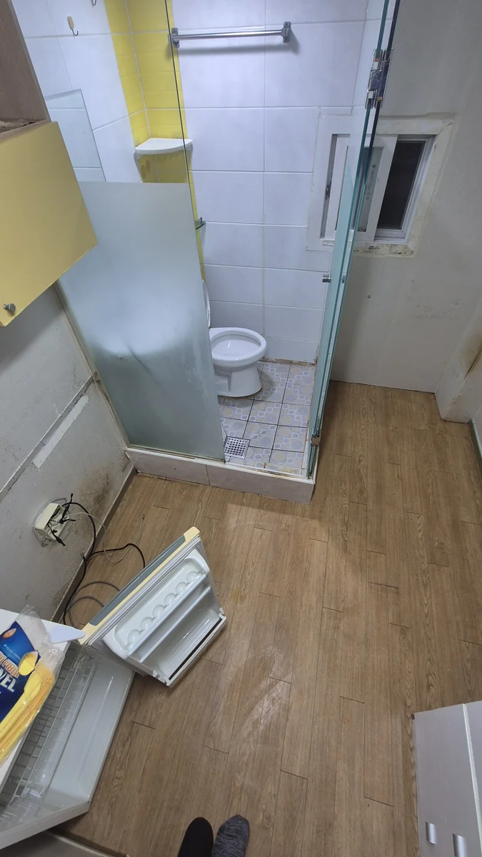 쓰레기집 화장실 청소 후 - 변기·바닥 정상 복원