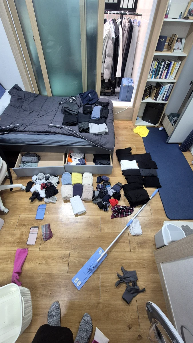 쓰레기집청소 후 — 바닥 세정·정리 완료