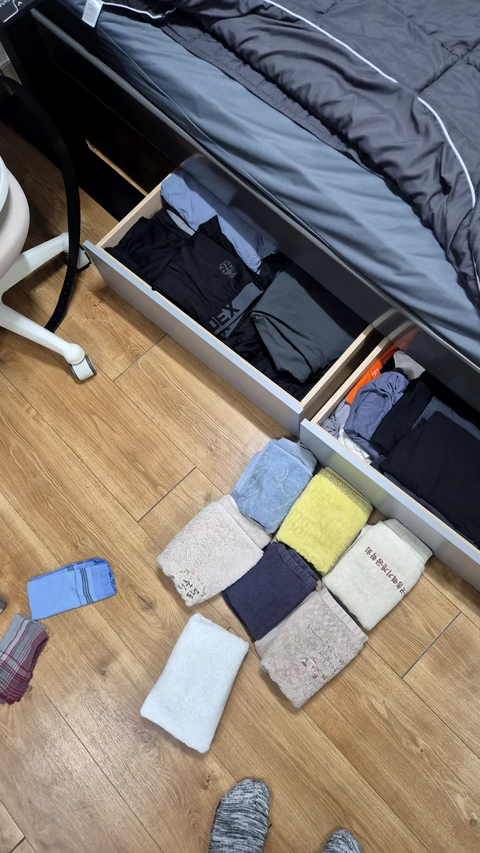 원룸 정리정돈 후 — 주방·생활공간 복구 완료