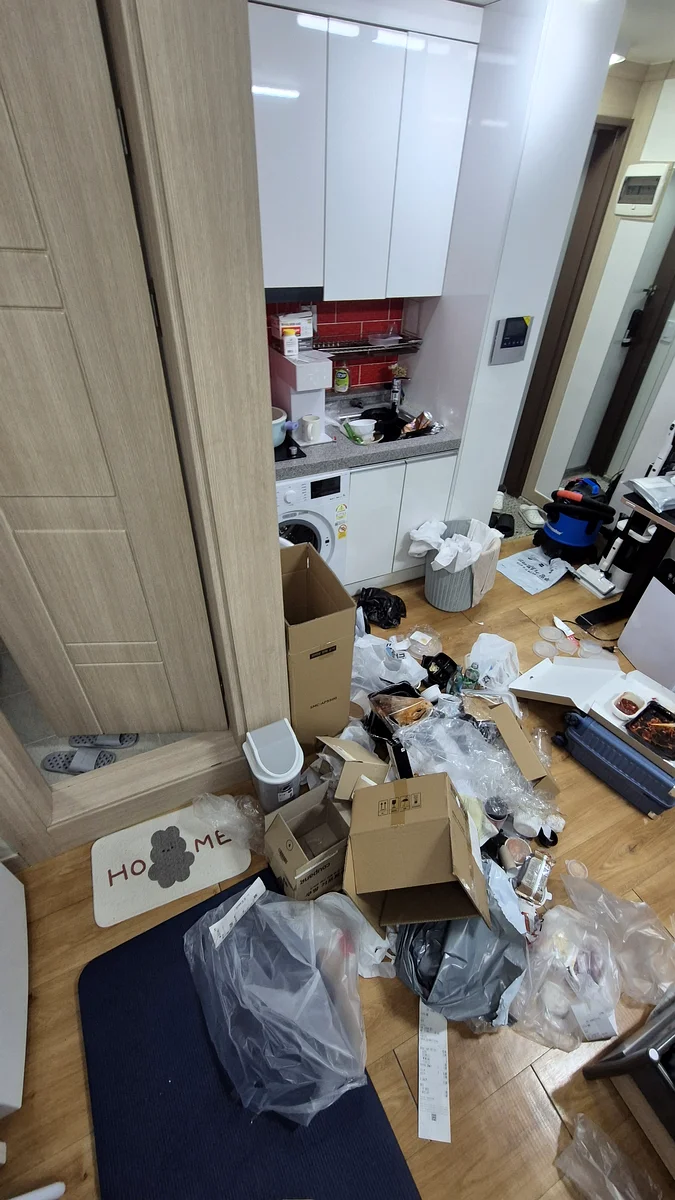 동대문구 회기동 원룸 현관·주방 쓰레기 방치