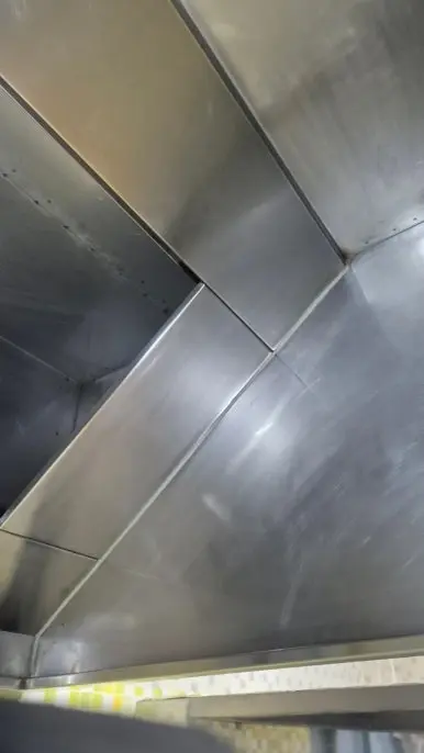 주방 후드 세정 완료 — 기름때 완전 제거 후 스테인리스 광택