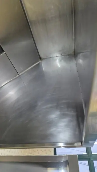 주방 후드 세정 완료 다른 각도 — 깨끗한 스테인리스