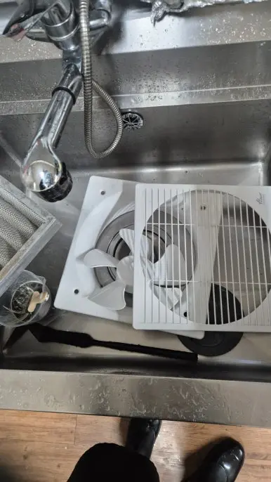 후드 필터·환풍기 분리 후 싱크대 세척