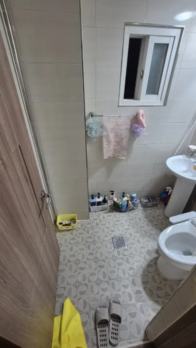 화장실 바닥 세정 완료