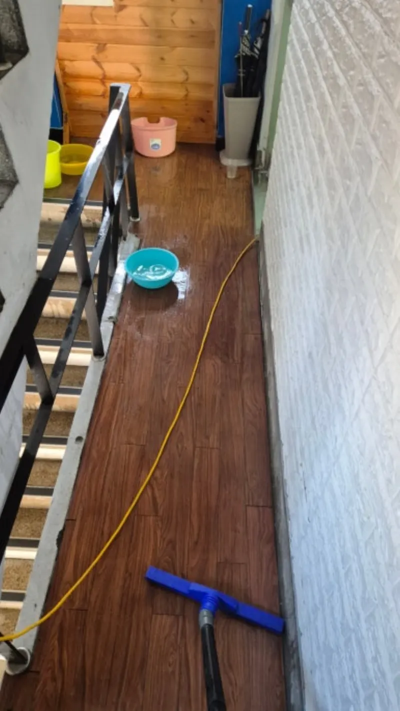 누수 건물 벽면 오염