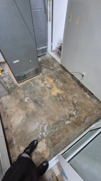 누수 주방 바닥 피해