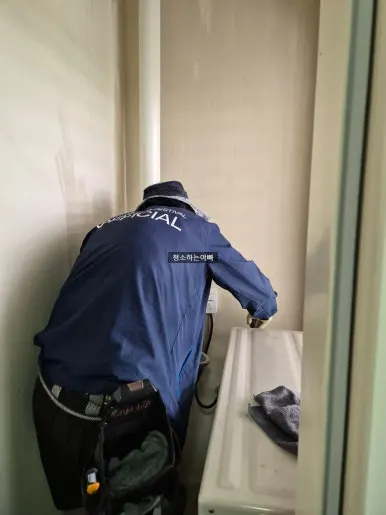 동탄 곰팡이 제거 작업자