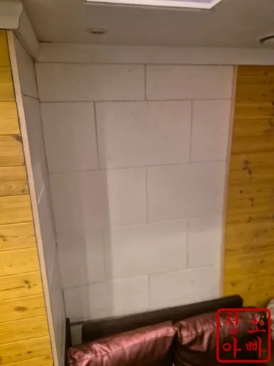 논현동 노래방 벽면 곰팡이 후