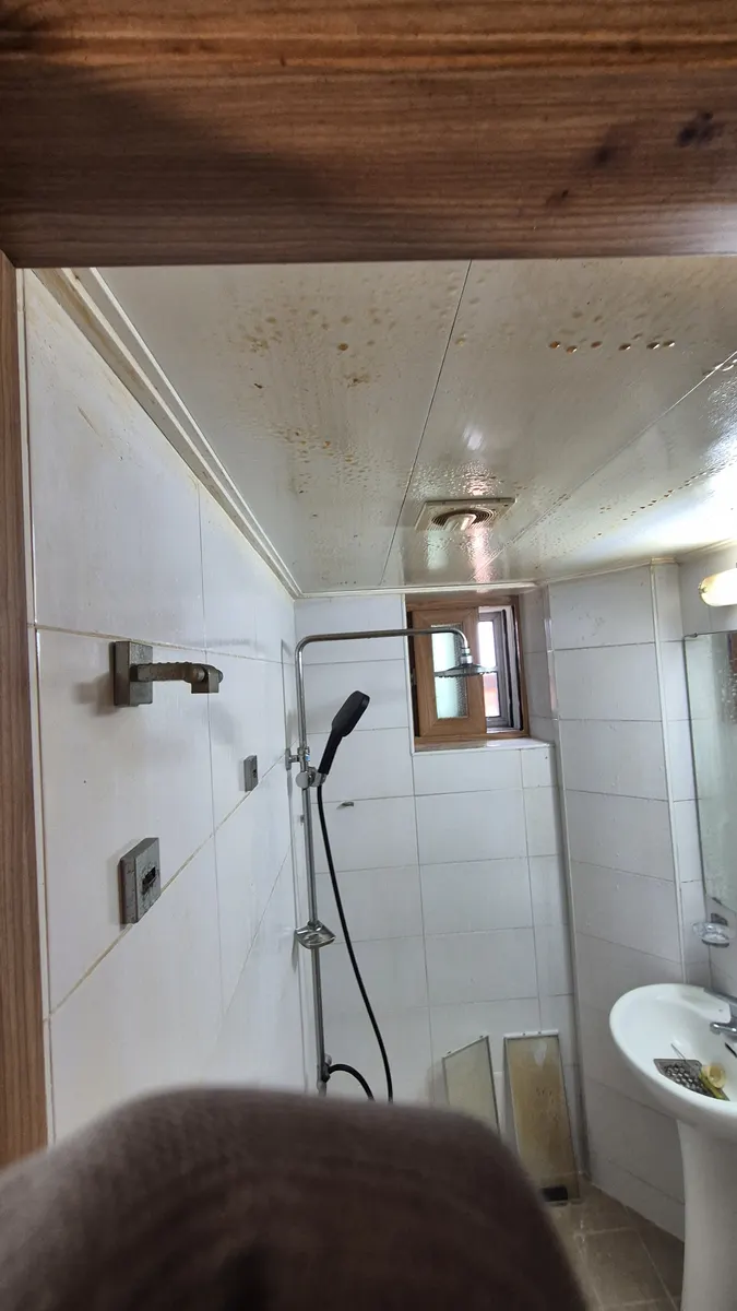 화장실 천장 니코틴 다른 각도