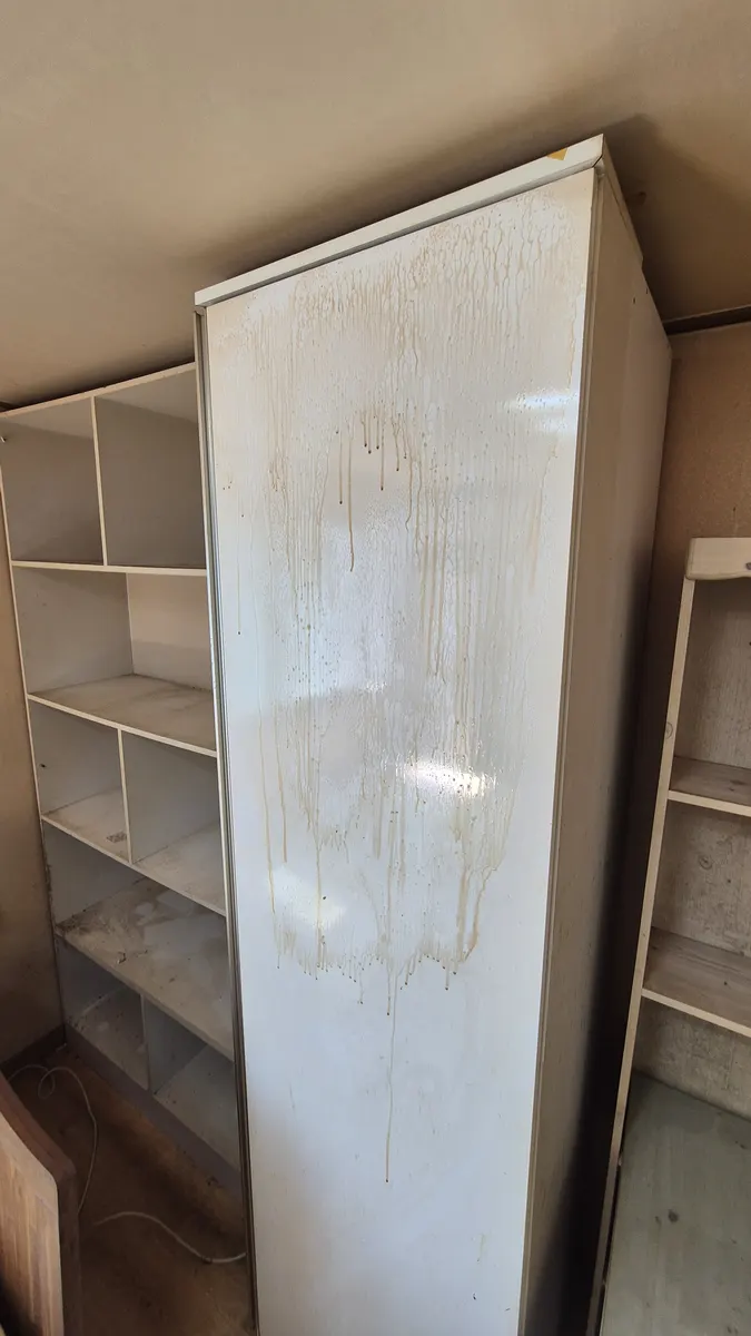 옷장 니코틴 흘러내림 다른 각도