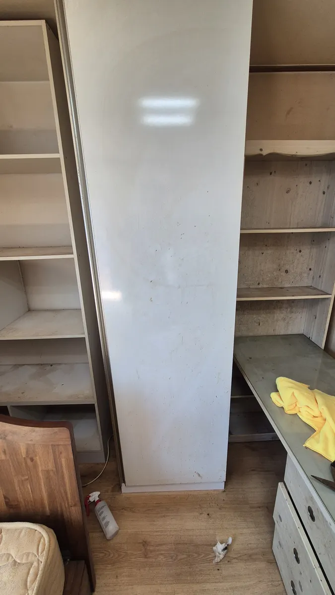 옷장 세정 중간 상태