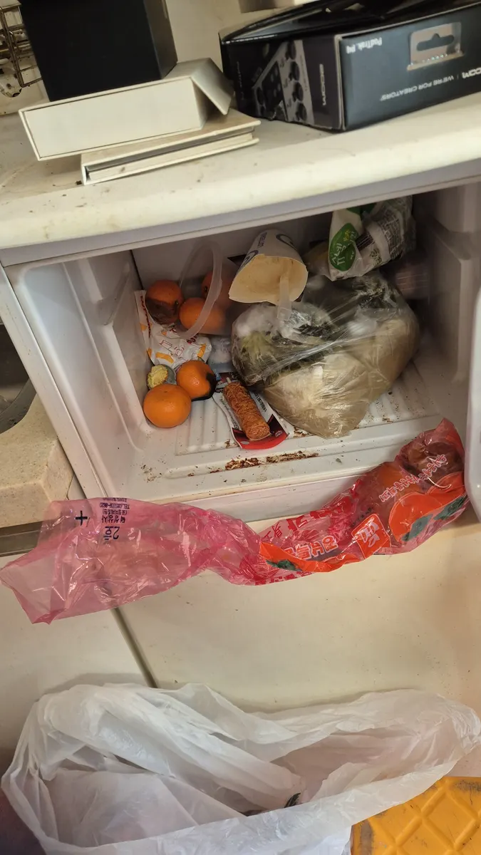 냉장고 하부 서랍 음식물 오염